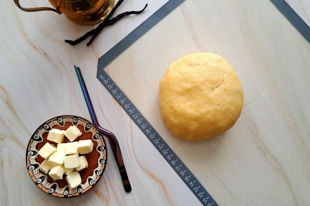 sernik z rosą - zagniatanie kruchego ciasta