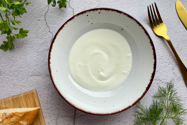 jajka po turecku - jogurt