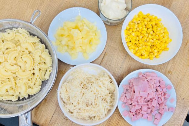 sałatka z ananansem - składniki