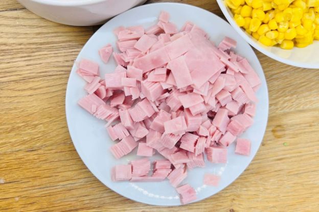 sałatka z ananasem - szynka