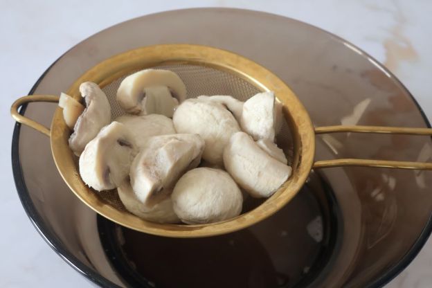 sałątka z pieczarkami i jajkiem - pieczarki