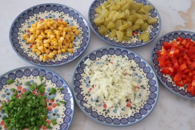 sałatka z szynką i serem - składniki