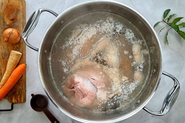 zimne nóżki - gotowanie mięsa