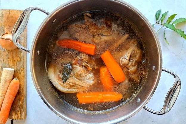 zimne nóżki - gotowy wywar