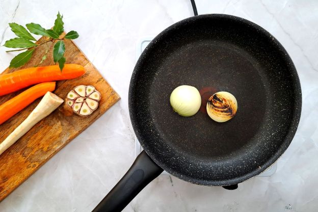 zimne nóżki - opiekanie cebuli