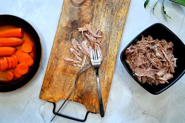 zimne nóżki - rozdzielanie mięsa