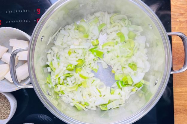 zupa chrzanowa - podsmażanie