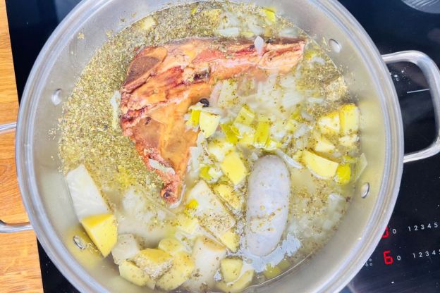 zupa chrzanowa z białą kiełbasą