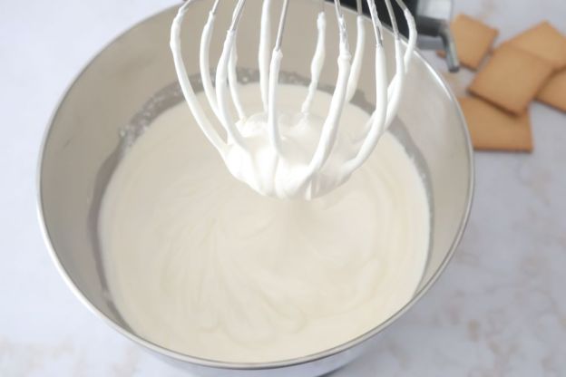 bananowa chmurka - bita śmietana