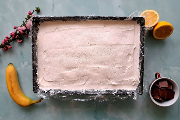 ciasto jamajka - wykładanie kremu