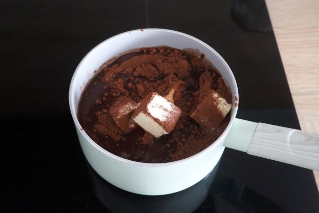 ciasto murzynek - czekolada z kakao i masłem