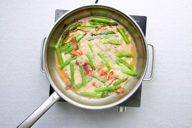 makaron ze szparagami - sos śmietanowy