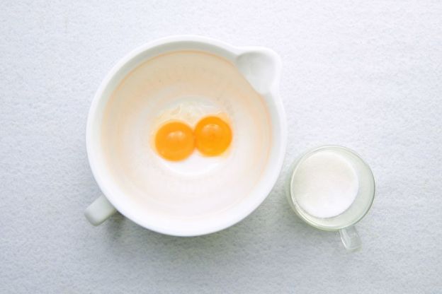 pischinger - ucieranie żółtek z cukrem