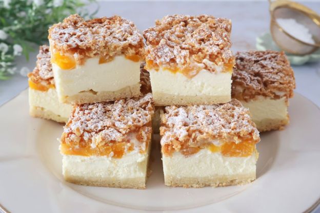 sernik z brzoskwiniami