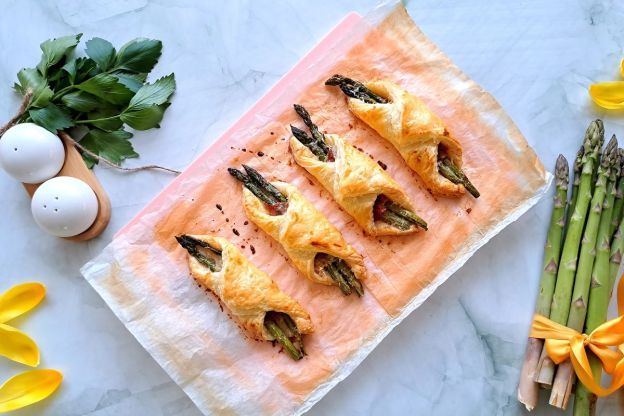 szparagi w cieście francuskim - pieczenie