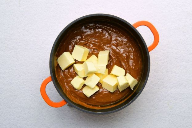 wafle z kajmakiem - dodanie masła do mas