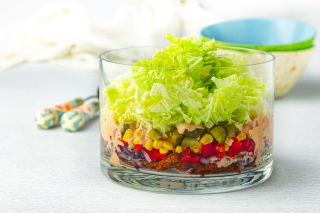 wegańska sałatka gyros - podanie