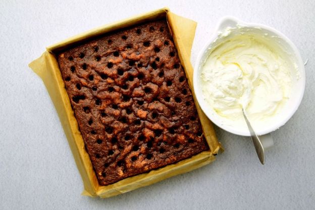 ciasto zakonnica - wykładanie kremu