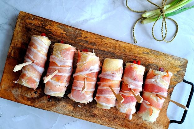 roladki z chleba tostowego - zawijanie boczkiem