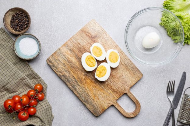 sałatka nicejska - gotowanie jajek