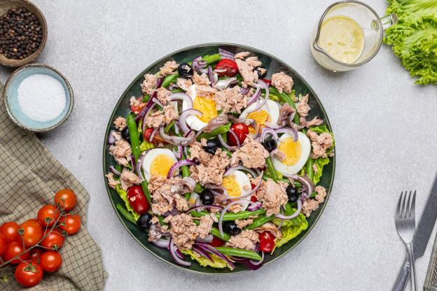 sałatka nicejska - podanie