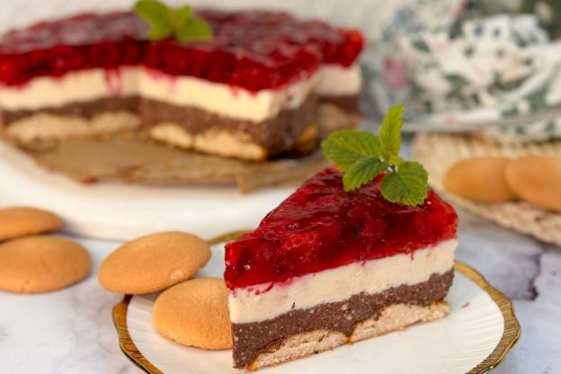 ciasto melba z galaretką malinową