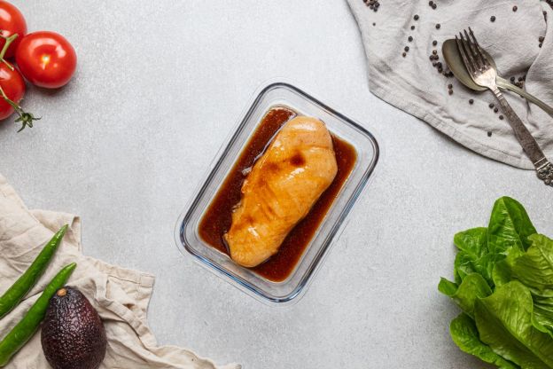 sałatka cobb - marynowanie kurczaka