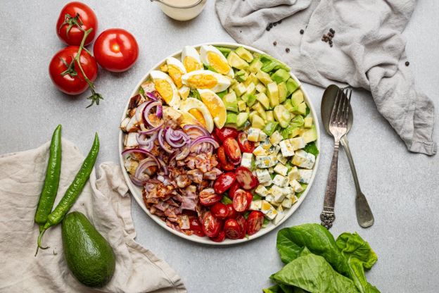 sałatka cobb - podanie