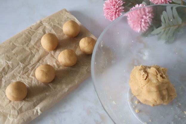 cake pops - formowanie kulek