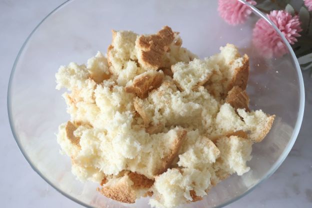 cake pops - kruszenie biszkoptu