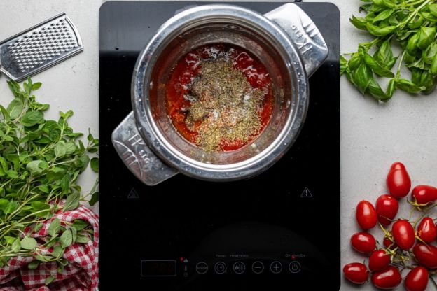 pizza pepperoni - sos pomidorowy