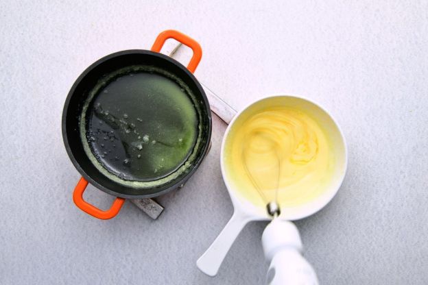 sos holenderski - masło i żółtka