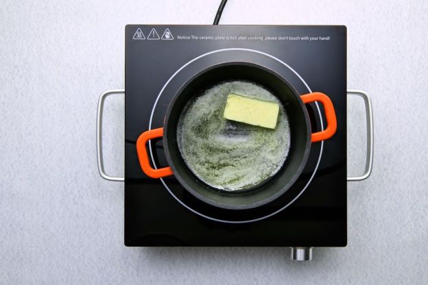 sos holenderski - roztapianie masła