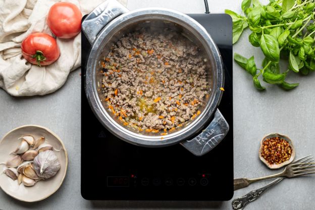 lasagne - dodanie mięsa