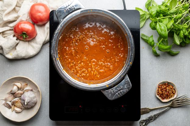 lasagne - gotowanie sosu