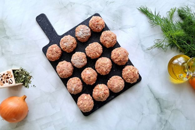 zupa klopsowa - formowanie klopsów