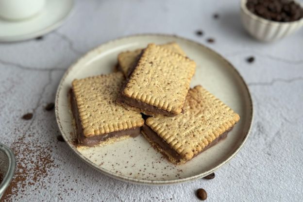 ciasto z kaszą manną bez pieczenia - podanie