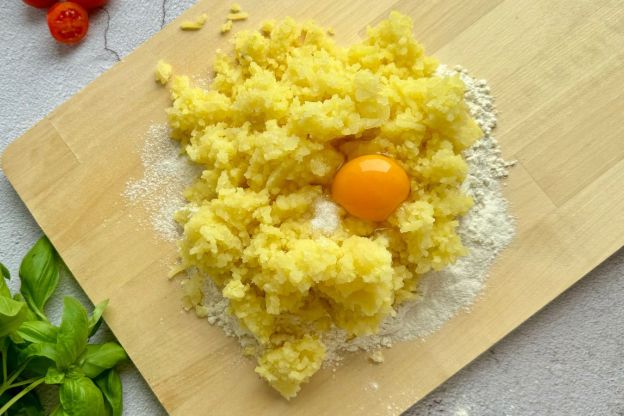 kopytka - mieszanie masy