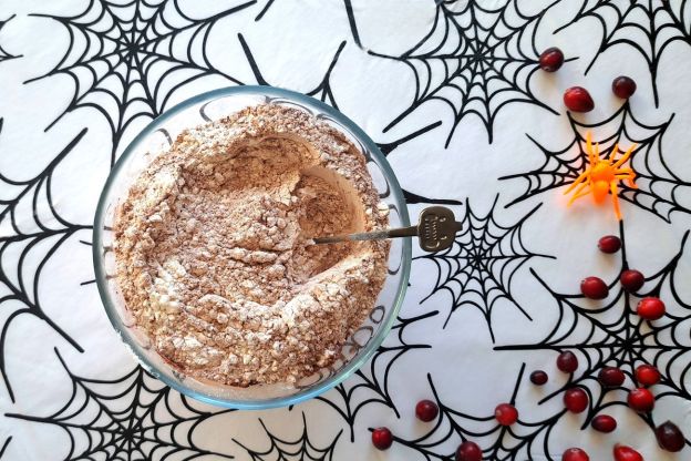 muffinki na halloween - mieszanie suchych składników