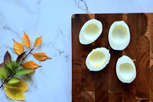 przekąski na Halloween - gotowanie jajek