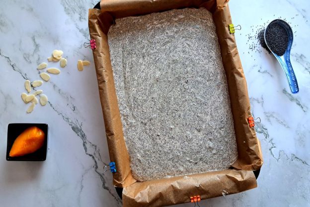 ciasto makowe z brzoskwiniami - pieczenie