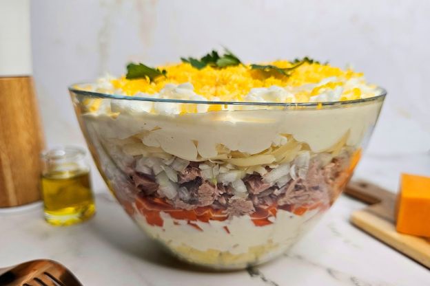 sałatka mimoza - dekorowanie