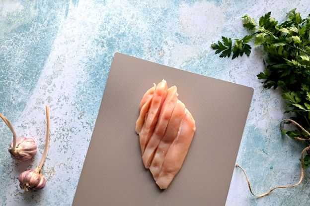 faworki z kurczaka - przygotowanie mięsa