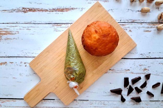 pączki dubajskie - nadziewanie pączków