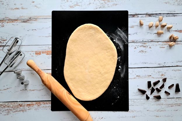 pączki dubajskie - wałkowanie ciasta