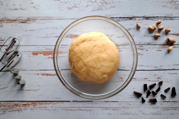 pączki dubajskie - wyrastanie ciasta