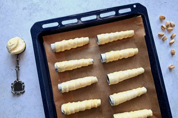 rurki z kremem pistacjowym - pieczenie