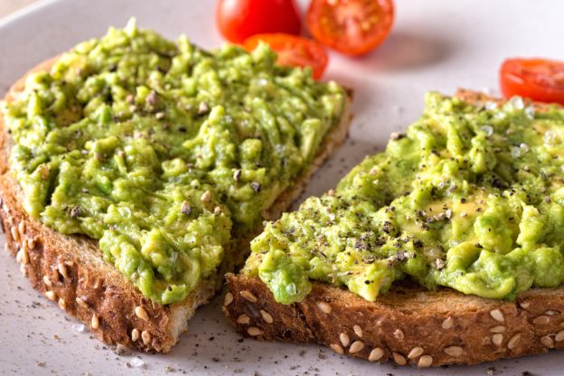 pasta z awokado i jajek na kanapki