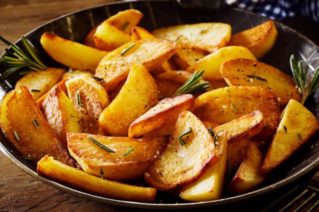 trik na smażenie ziemniaków: 2-3-krotne płukanie