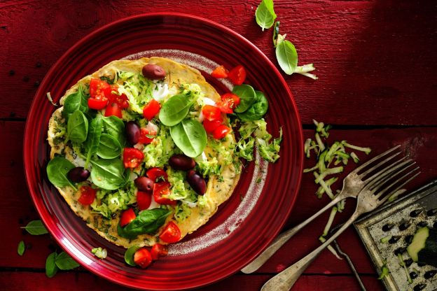 Puszysty omlet z szynką i serem przepis